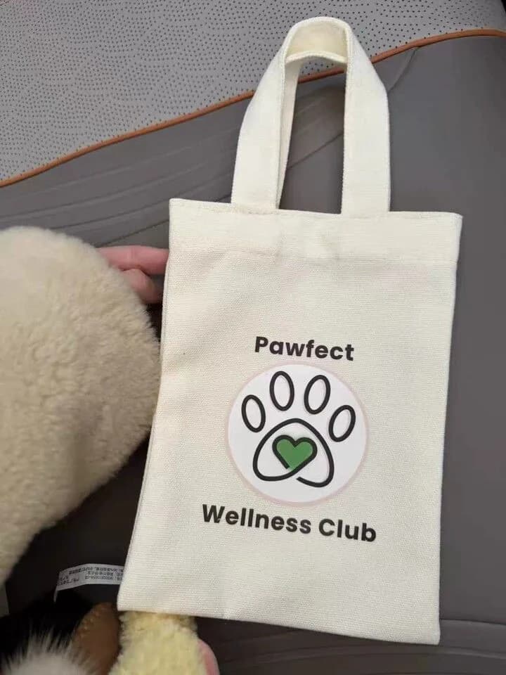 Natural-colour tote bag with a paw illustration and lettering