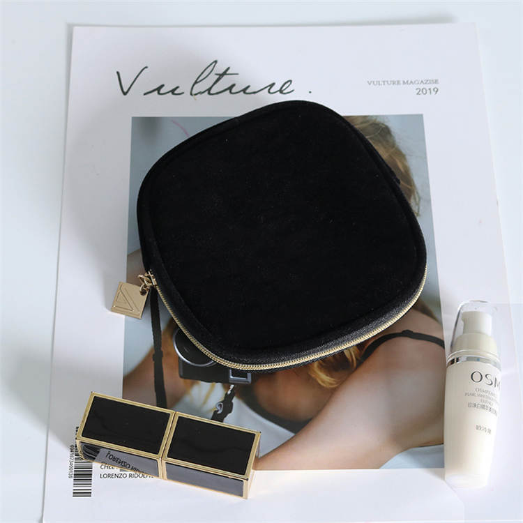 2021022214173351516 Women Simple Solid Color Metal Zipper Mini Coin Bag - Image 1