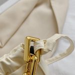 Wholesale Women Fashion Metal Chain PU Crossbody Bag - Image 5