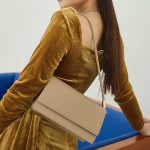 Wholesale Women Simple Style Solid Color Magenetic Bukle Underarm Bag