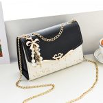 Wholesale Women Cute Style Sequins Imitation Pearl Decoration Crossbody Bag - Image 8