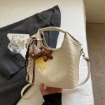 Wholesale Women Fashion Solid Color Woven Large Capacity Pendant Handbag