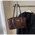 Wholesale Women Fashion Solid Color Large Capacity Oil Leather Shoulder Bag - Image 4