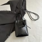 Wholesale Fashion Simple Solid Color Mobile Phone Messenger Bag - Image 6