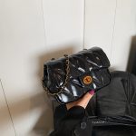 Wholesale Women Fashion Retro Oil Wax Leather Rhombic Shoulder Bag - Image 5