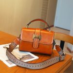Wholesale Women Retro Premium Leather Handbag Messenger Bag - Image 6