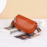 Wholesale Women Retro Simple Leather Messenger Bag - Image 7