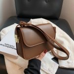 Wholesale Women Flap Fashionable Crossbody Bag - Image 7