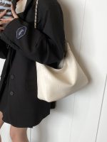 Wholesale Simple Solid Color Large Capacity Chain Shoulder Bag - Image 6