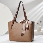 Wholesale Women Vintage Oil Waxed Leather Simple Tote Bags - Image 4