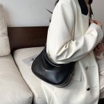 Wholesale Soft Leather Large Capacity Fashionable Simple Casual Bag - Image 5