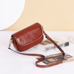 Wholesale Women Retro Simple Leather Messenger Bag - Image 8