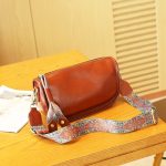 Wholesale Women Retro Fashion Pillow Bag Broadband Genuine Leather Shoulder Bag - Image 7