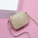 Wholesale Women Fashion Casaul Simple Solid Color Rhomboid Crossbody Bag - Image 2