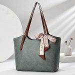 Wholesale Women Vintage Oil Waxed Leather Simple Tote Bags - Image 5