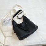 Wholesale Women Fashion Casual Simple Solid Color Chain Large Capacity Shoulder Bag - Image 9