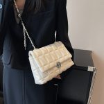 Wholesale Women Fashion Casual Solid Color Rhombus Chain Shoulder Bag - Image 9