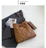 Women Fashionable Solid Color Large Capacity Rhomboid Shoulder Bag - Image 9