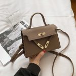 Wholesale Women Fashion Casual Solid Color Buckle Crossbody Bag