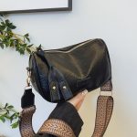 Wholesale Women Fashion Retro Simple Solid Color Crossbody Bag - Image 2