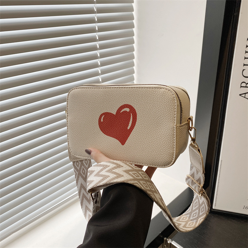 main_0-1079 Wholesale Fashion Heart Print Wide Strap Crossbody Bag - Image 1