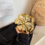 Wholesale Women Fashion Flower Shaped Metal Crossbody Chain Bag