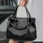 Wholesale Autumn And Winter Women Casual Solid Color Large Capacity Chain Handbag - Image 2