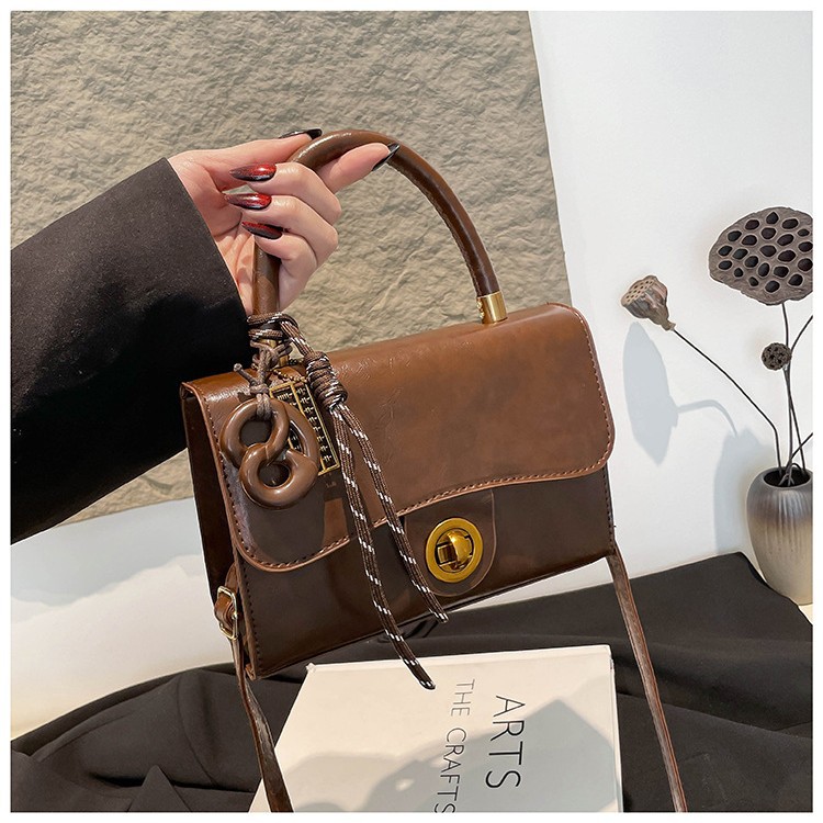 main_0-481 Women Fashion Retro Solid Color Pendant Small Square Shoulder Bag - Image 1