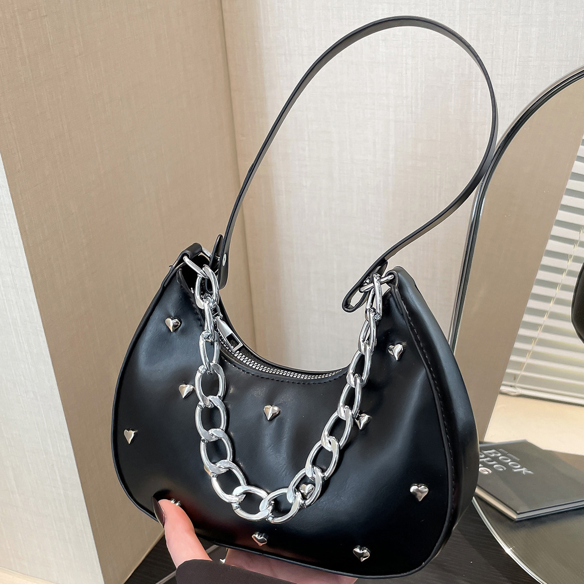 main_0-499 Women Fashion Solid Color Love Rivet Chain Shoulder Bag - Image 1