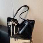 Wholesale Women Fashion Retro Oil Wax Leather Large Capacity Bowknot Pendant Tote Bag