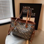 Wholesale Women Fashion Retro Printed Large Capacity Portable Pendant Tote Bag