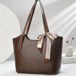 Wholesale Women Vintage Oil Waxed Leather Simple Tote Bags
