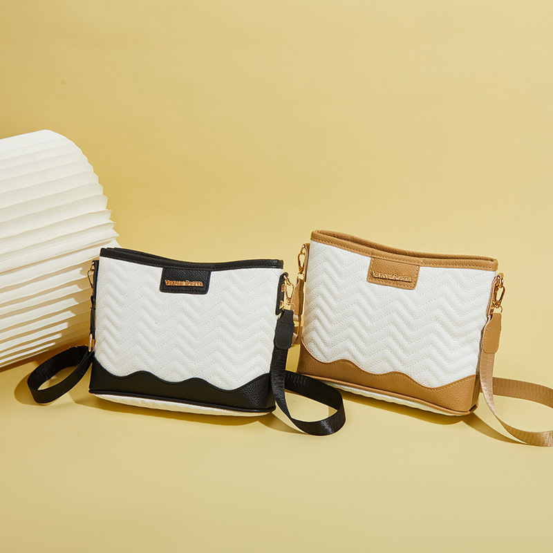 main_0-587 Women Casual Color Blocking Wavy Quilited Bucket Bag - Image 1