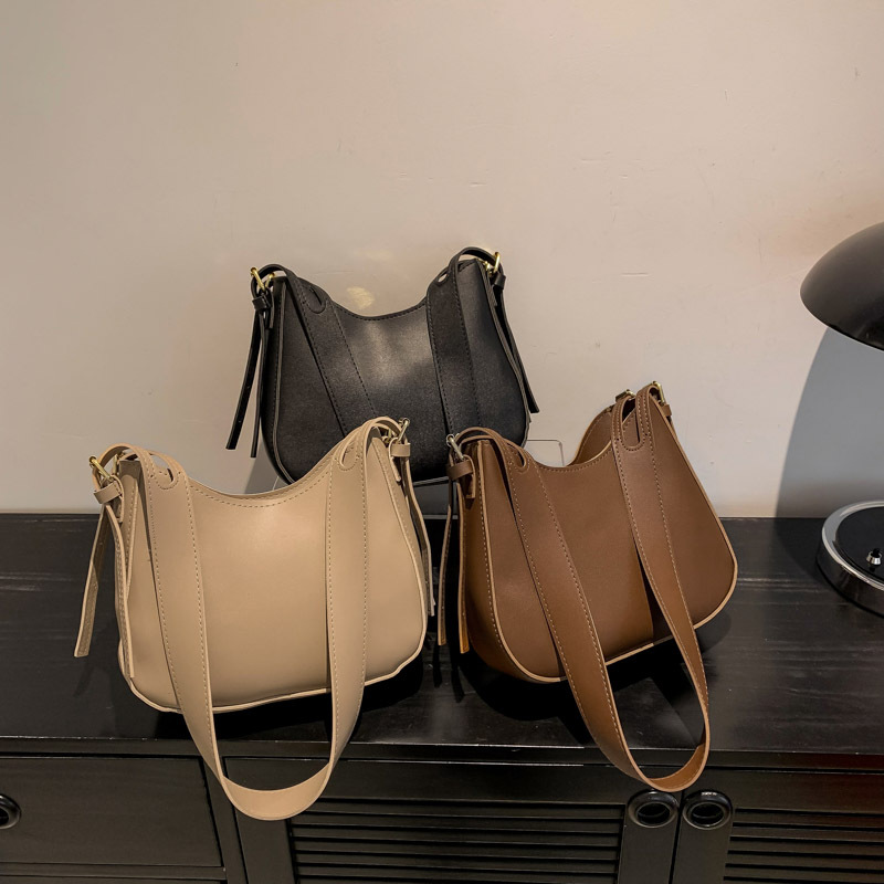 main_0-612 Vintage Saddle Winter Fashion Underarm Shoulder Bag - Image 1