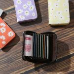 Wholesale Women Simple And Fashionable Daisy Printed Zipper Multi-Card Slot Wallet - Image 2