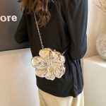 Wholesale Women Fashion Flower Shaped Metal Crossbody Chain Bag - Image 2
