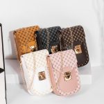 Wholesale Women Fashion Flip Lock Rectangular Chain Crossbody Bag