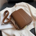 Wholesale Women Flap Fashionable Crossbody Bag - Image 2