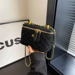 Wholesale Women Fashion Elegant Woolen Chain Zipper Crossbody Bag - Image 2