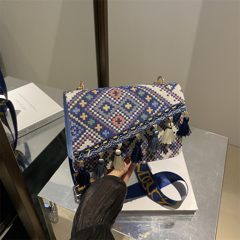 main_1-1575 Wholesale Bohemian Vintage Fringe Wide Strap Crossbody Bag - Image 1