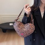 Wholesale Fashion Creative Heart Shaped Leopard Shoulder Bag - Image 2