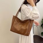Wholesale Commuting Large Capacity Retro Solid Color Bag - Image 2