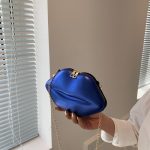 Women Fashion Creative Solid Color Lip Chain Crossbody Bag - Image 2