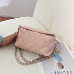 Wholesale Women Fashion Casual Solid Color Rhomboid Chain Crossbody Bag - Image 2