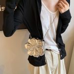 Wholesale Women Fashion Flower Shaped Metal Crossbody Chain Bag - Image 3