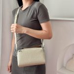 Wholesale Women Fashion Simple Solid Color Large Capacity Crossbody Bags - Image 4