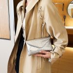 Women Fashion Casual Solid Color Pu Envelope Crossbody Bag - Image 4
