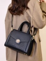 Wholesale Women Casual Simple Solid Color Large Capacity Handbag - Image 3