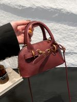 Wholesale Women Fashion Casual Solid Color Lock Shoulder Bag - Image 2