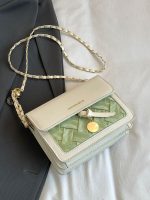 Wholesale Fashion Design Square Shoulder Bag - Image 4